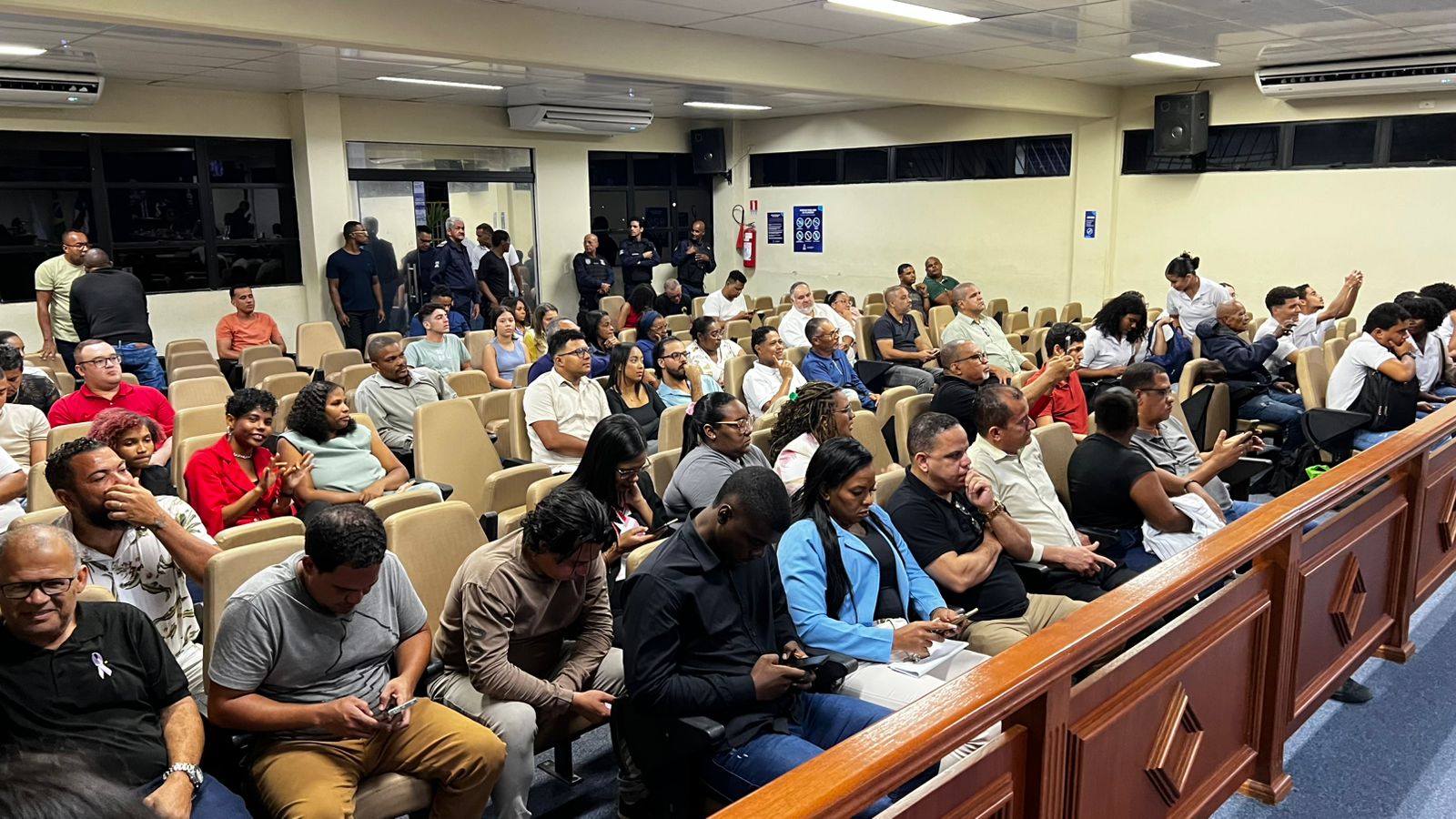 Câmara de Simões Filho retoma sessões com casa cheia e votações expressivas