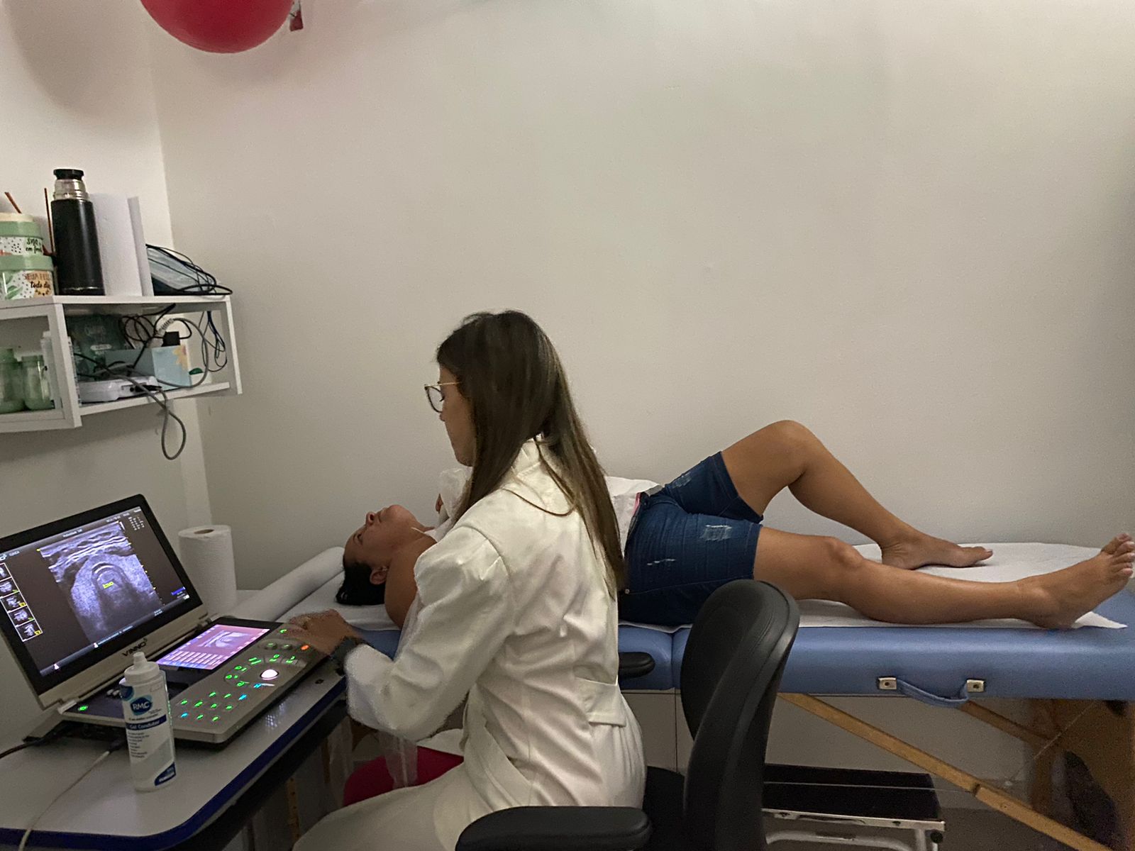 Clínica Saúde & Bem-Estar realiza 300 ultrassonografias gratuitas durante o Outubro Rosa em Simões Filho