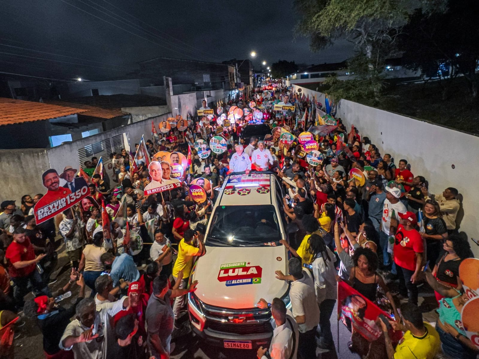 Jerônimo transforma caminhada em Feira de Santana em demonstração de força do interior