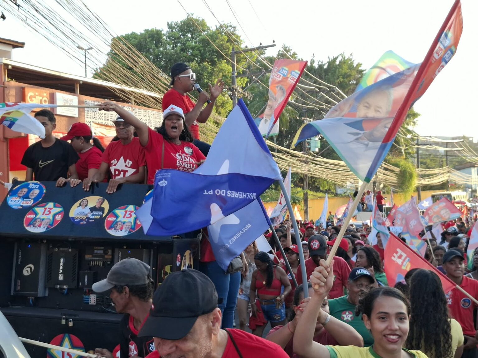 Coletivo União Jovem com o PT em Simões Filho leva comunidade às ruas em apoio à reeleição de Lula