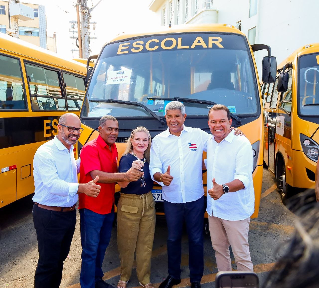 Geraldinho destaca investimentos na educação durante entrega de 101 ônibus escolares